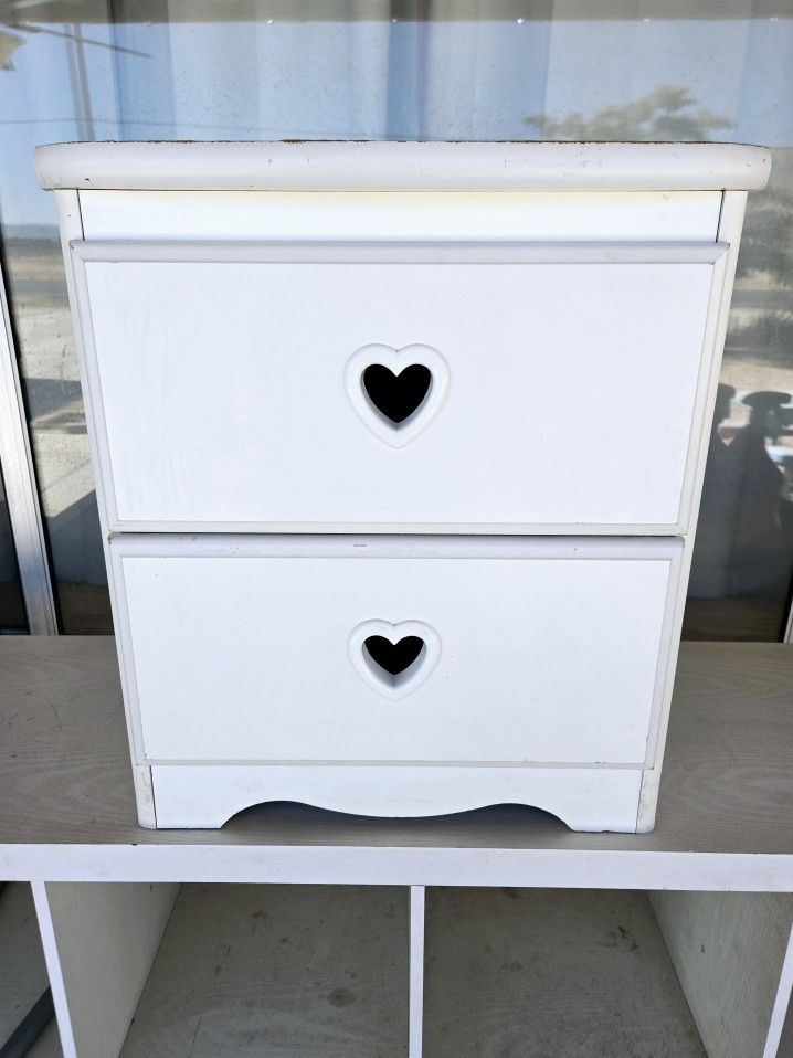 19in x 22in Hearts 2 Drawer Nightstand 