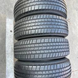 245 75 16 Tires Con 80% De Vida Las 4 De La Marca Michelín 