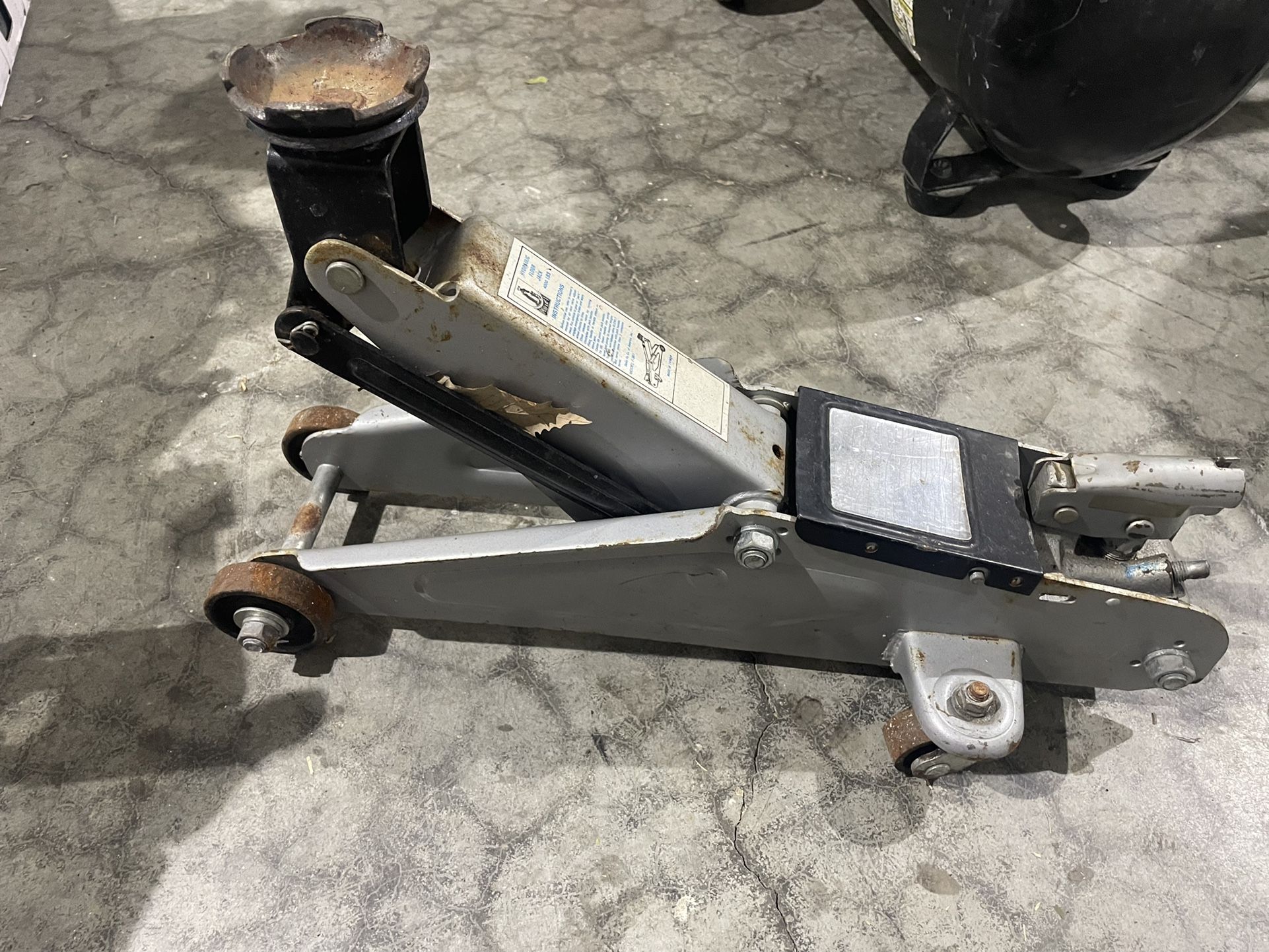 4000 Hydraulic Floor Jack Used In Great Condition