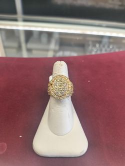 14k solid gold diamond Ring 14.4 grams size 7 layway available 10%dwon if you interested please make sure you ask for Maribel thank you
