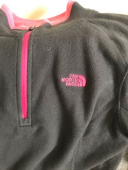 The North Face girls large half zip fleece