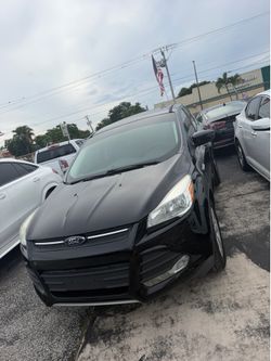 2016 Ford escape clean title 110k miles 6000$ cash