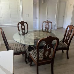 Elegant Dining Table 