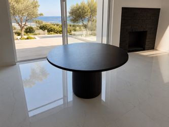 Round dining table for sale
