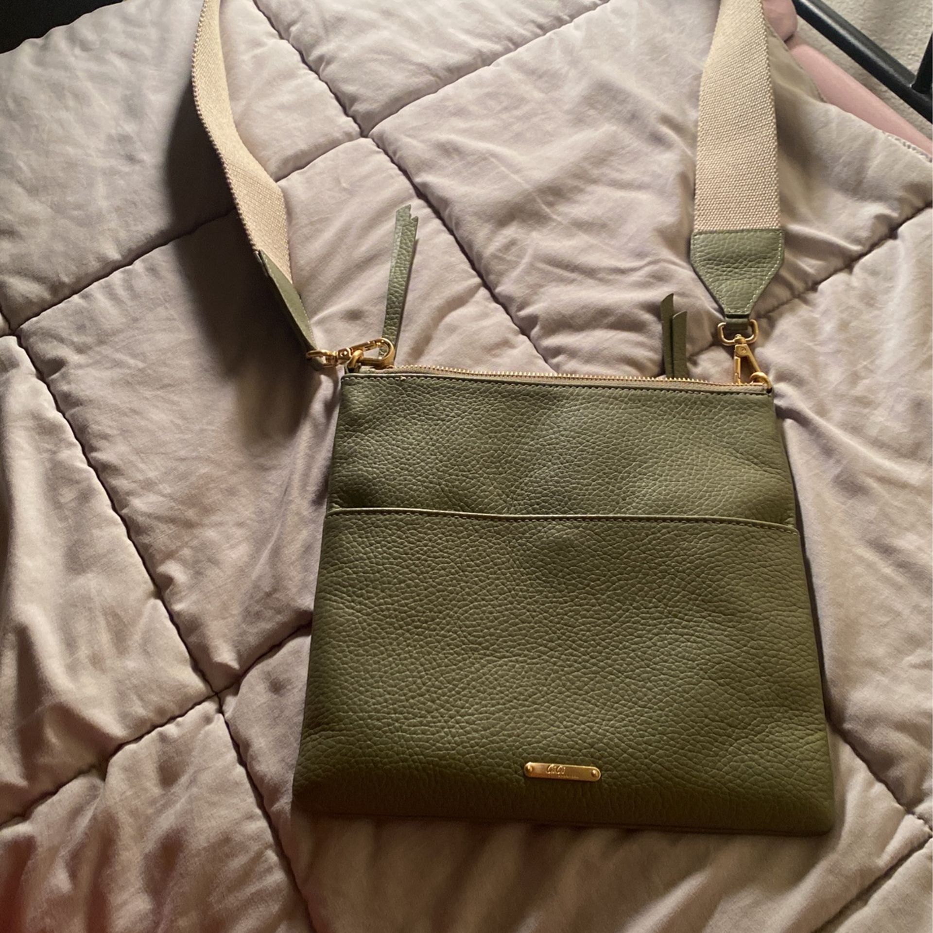 Gigi New York Kit Zip  Leather Messenger Bag $60 OBO