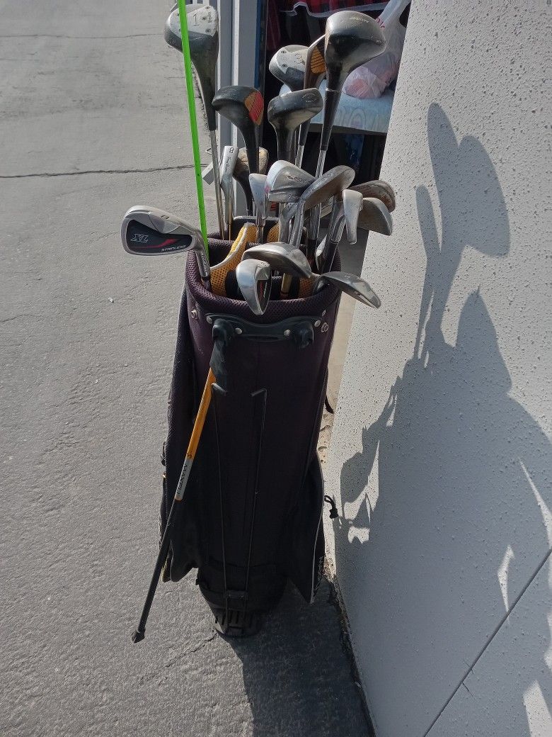 Golf Clubs And Bag For Right Hand Asking $ 30 For All