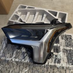 24-26 Toyota Tundra Headlights