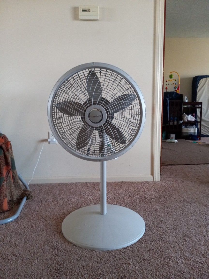Lasko Pedestal Fan for Sale in Simsbury, CT - OfferUp