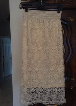 Cream colored lace skirt size s