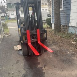 2010 Yale Forklift