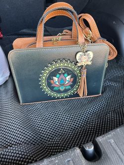 Bolsa De Piel Con Grabado Artesanal