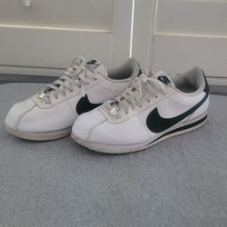 woman nike shoes
