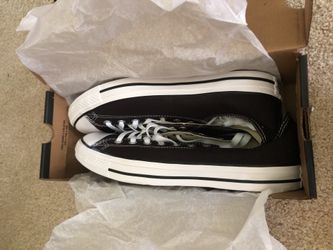 Men’s size 10.5 brand new In the box converse chuck Taylor’s