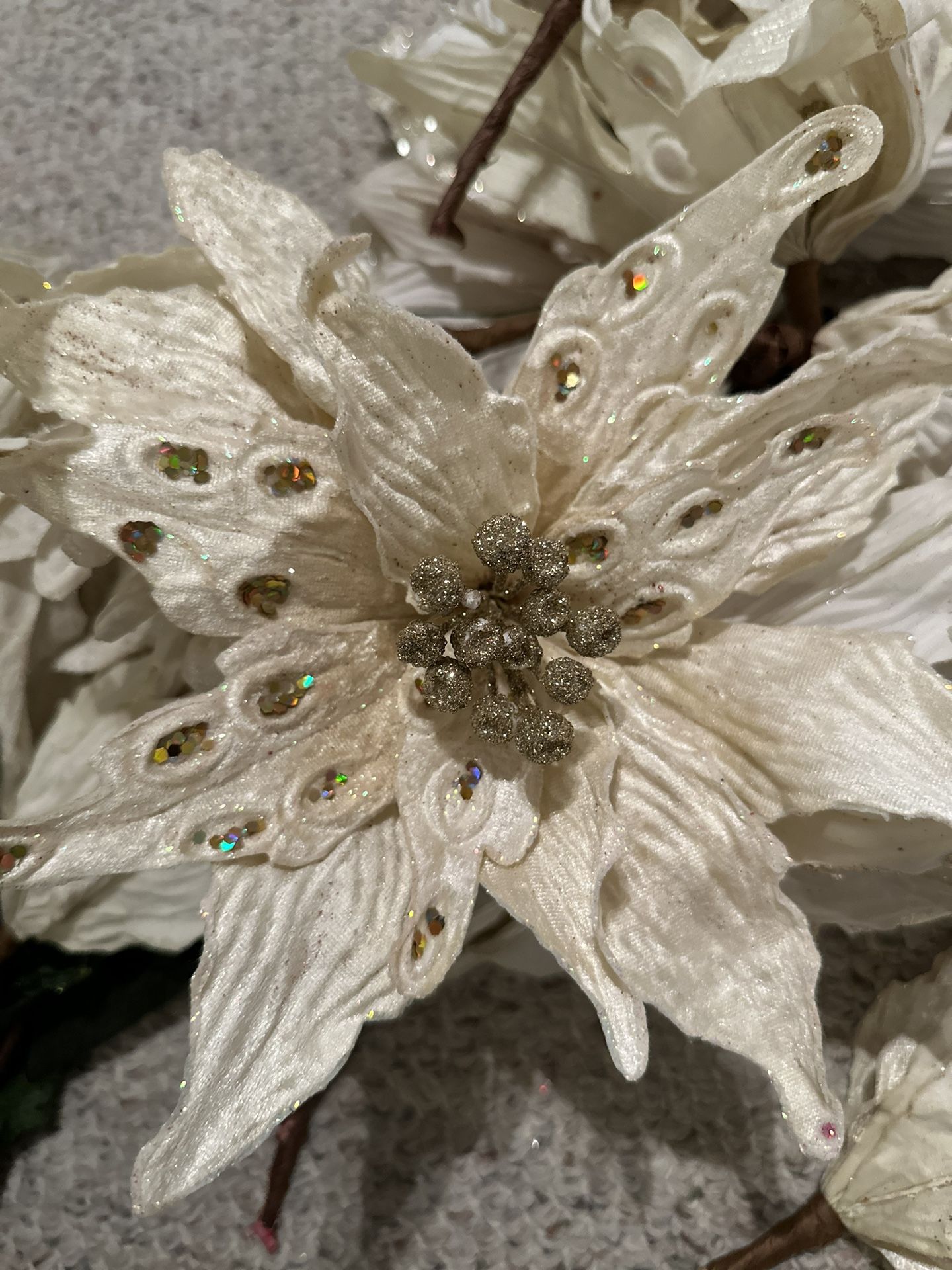 Cream / gold Wired Poinsettia