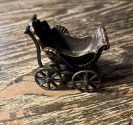 Vintage 1976 mini carriage