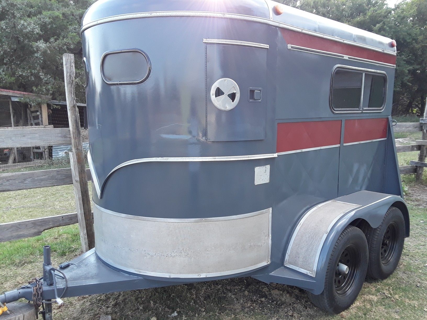 2 horse trailer..VERY TALL VERY WIDE