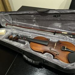 Used 1/2 Violin, Great Condition With Bow, Resin, Violin Shoulder Rest And Case
