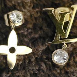 LV Necklace, Bracelet And Earrings Set 