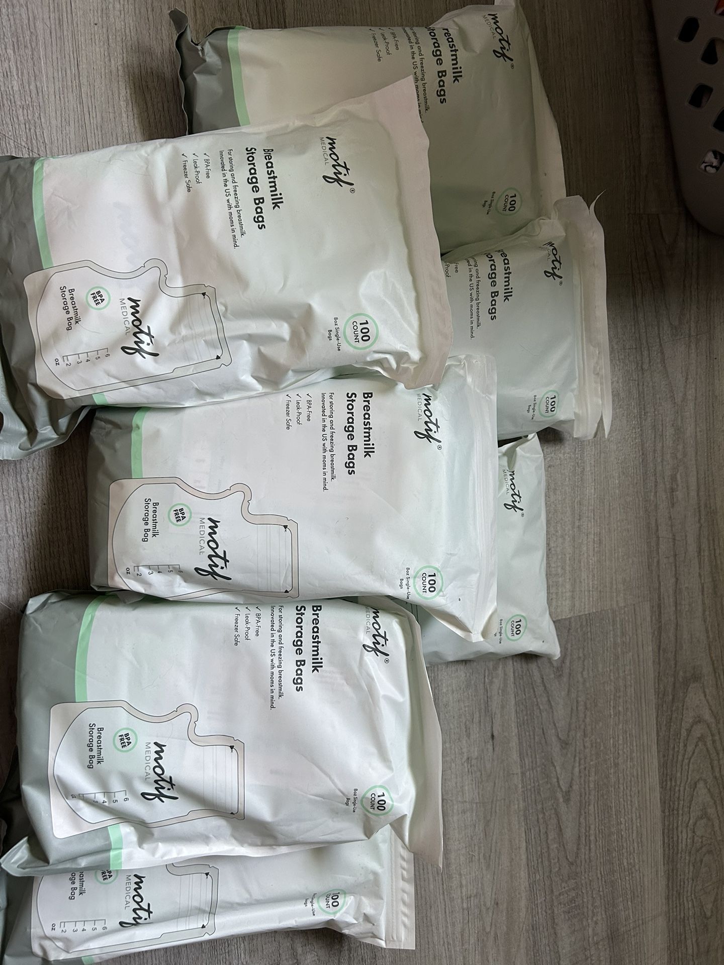 Motif breastmilk storage bags