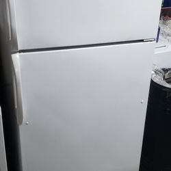 MAYTAG REFRIGERATOR 
