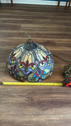 Tiffany style  lamp with chain