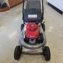 Honda 21" Self-Propelled 160cc Lawn Mower with Bag 813082-1
