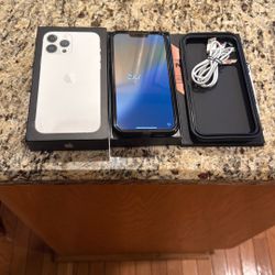 Apple iPhone 13 Pro Max/Screen Saver/Cases/Chord/Original Box Mint Condition. 