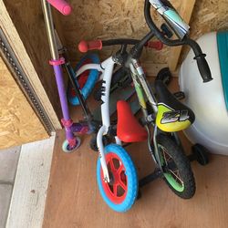 Two toddlers Learningb Bikes 🚴 Paddling skateboard and riding horse