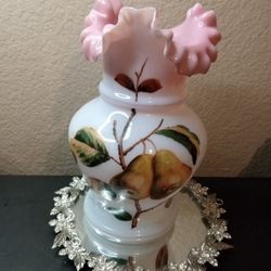 GORGEOUS VTG Victorian 8" Glass Pink Cased Milk Glass Vase.