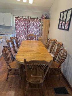Solid wood dinning table 10 sturdy chairs