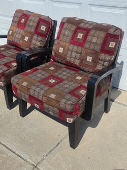Set of 2 Modern Accent Chairs – Excellent Condition