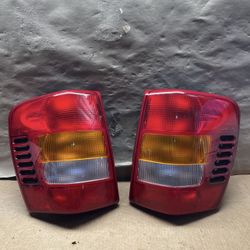 #OT107 99-04 Jeep Grand Cherokee Red Halogen Tail Light Pair 