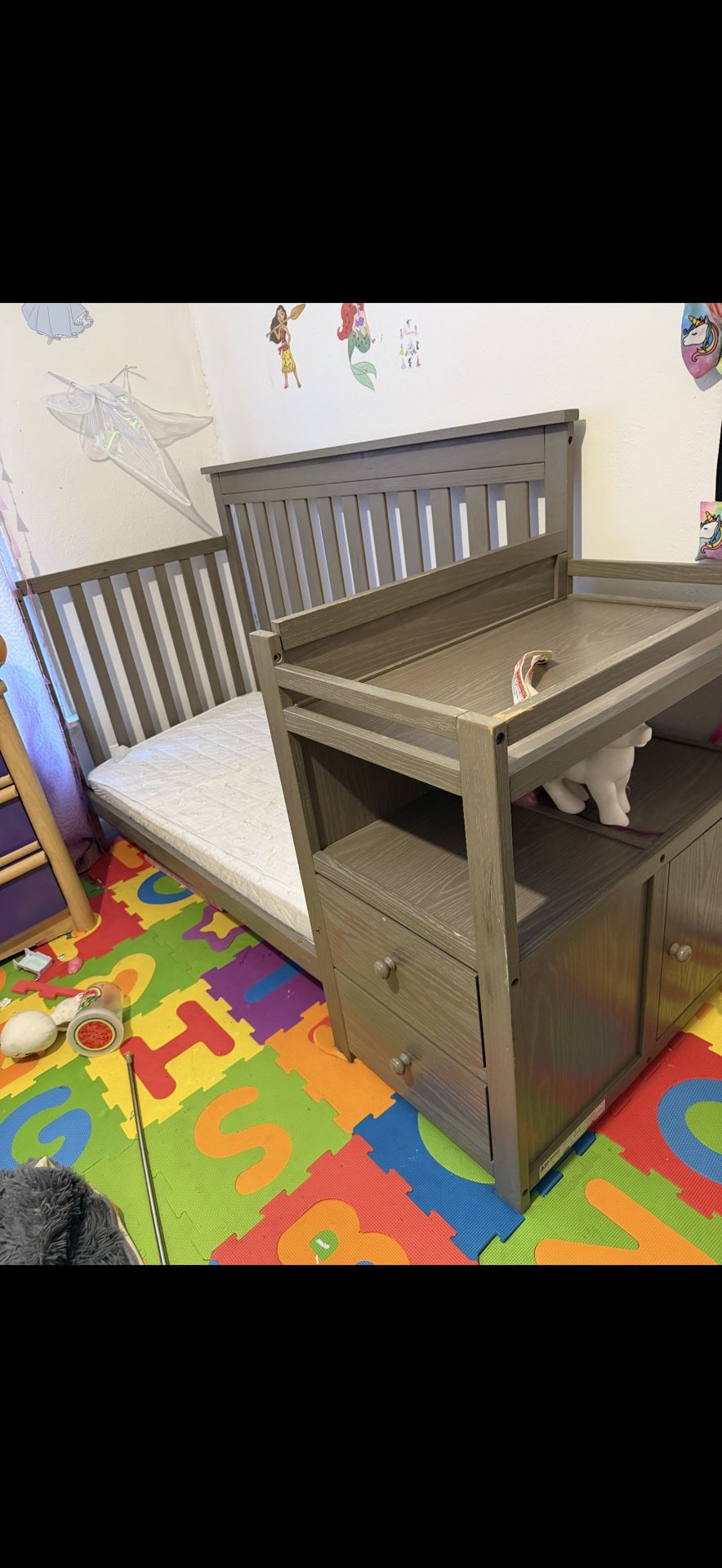 baby crib