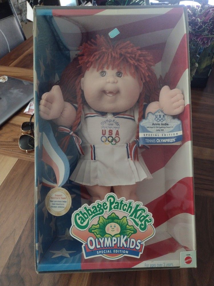 COLLECTABLE CABBAGE PATCH DOLL 