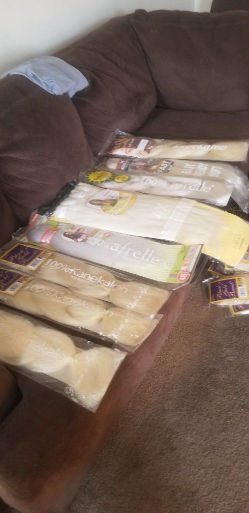 LOTS & LOTS OF NICE HAIR EXTENSIONS