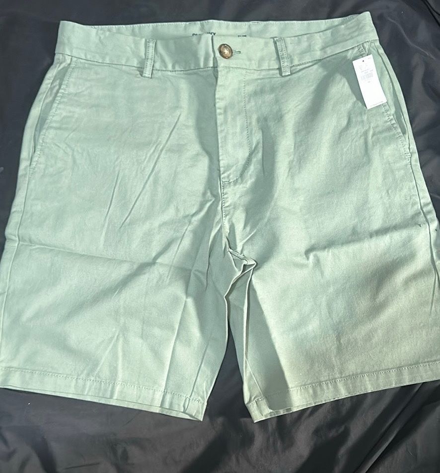 Men’s old navy shorts size 33