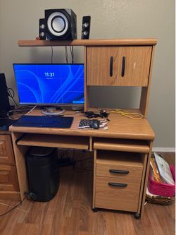 Computer desk