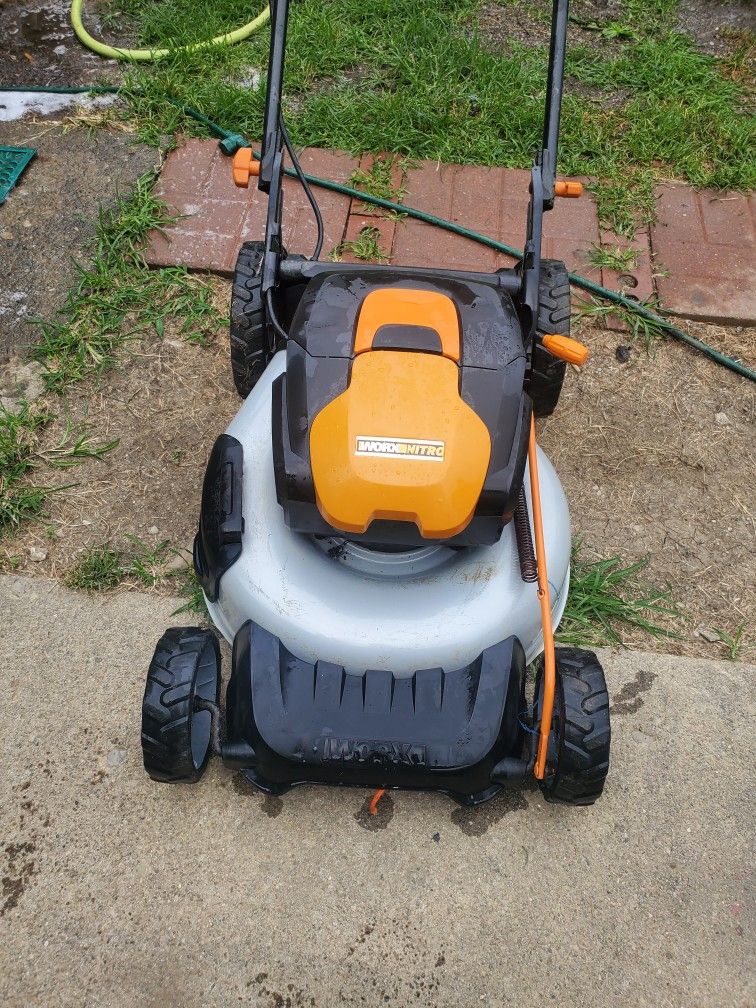 The Works 40 Volt Nitro Battery Powered Lawn Mower