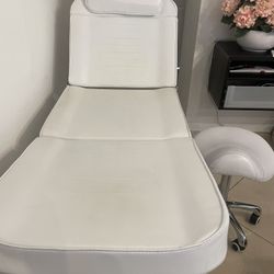 White Spa Chair With Sitting Stool 