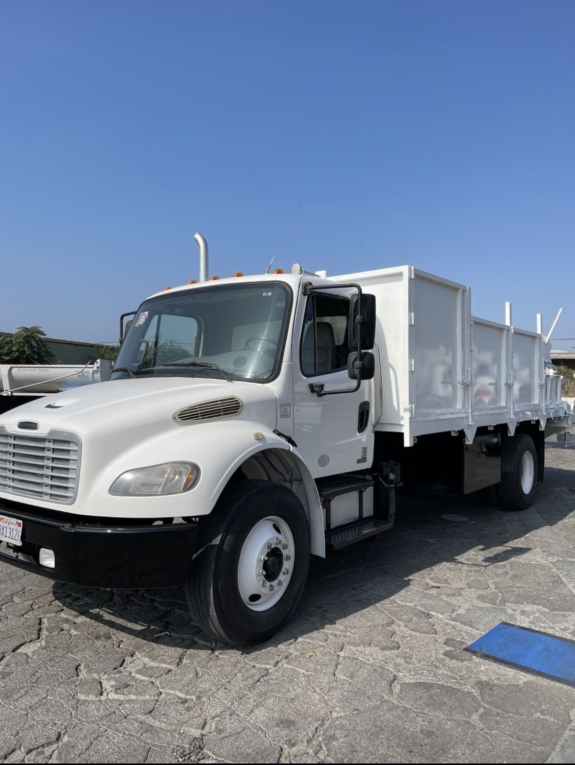 2013 Freight liner M2