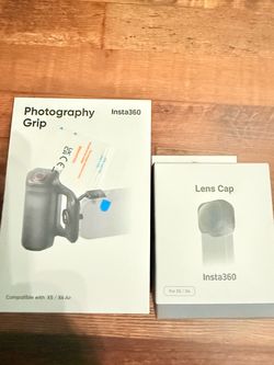 Insta360 Photography Grip & Lens Cap Bundle