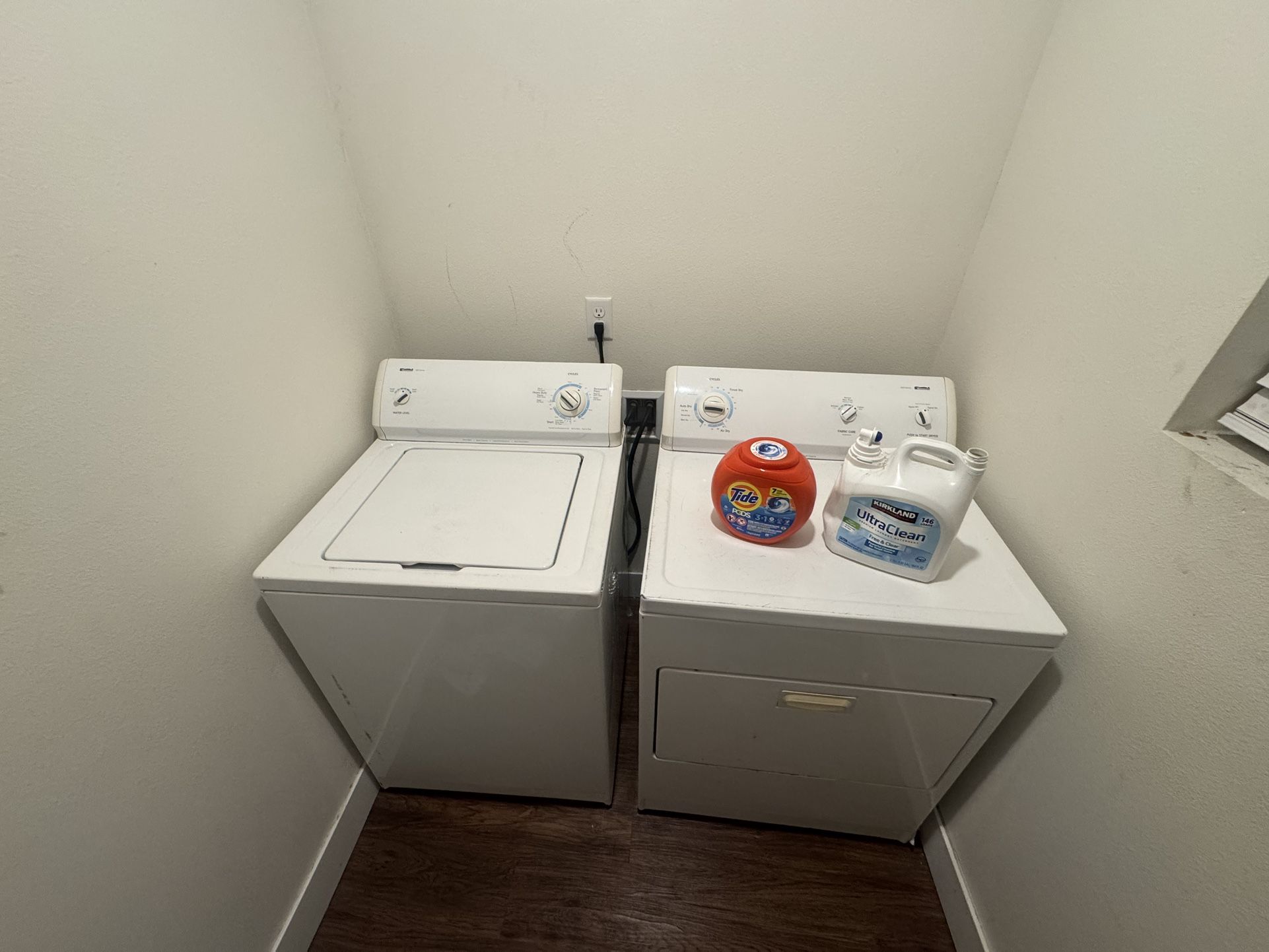 Kenmore 400 SeriesWashing Machine and 500 Series Dryer. Excellent Condition.