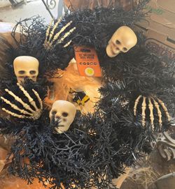 HALLOWEEN LIGHTED WREATH *NEW*