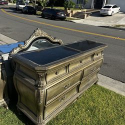 FREE Dresser, Night Stands & Mirror Table