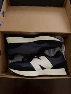 FIGS x New Balance 327 (Unisex Men 10 / Women 11.5)