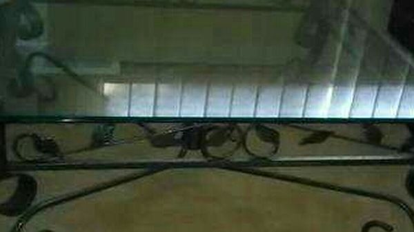 Coffee table! Glass and Metal! Excellent shape!