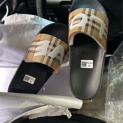 BURBERRY SLIDES SIZE 43(9)