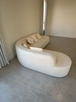 Modern Polyester L-Shaped Modular Sectional Sofa in Beige with 3 Square Pillows and 3 Round Pillows