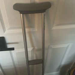 2 crutches 