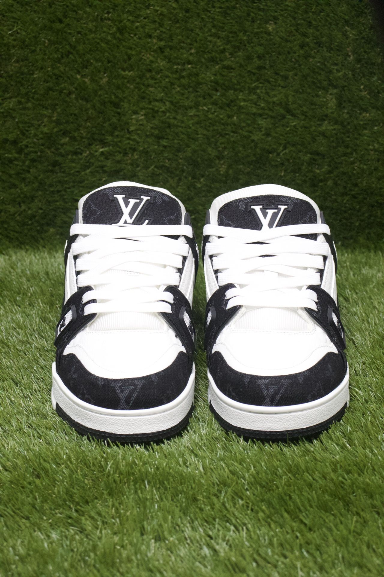 LV TRAINERS BLACK/WHITE
